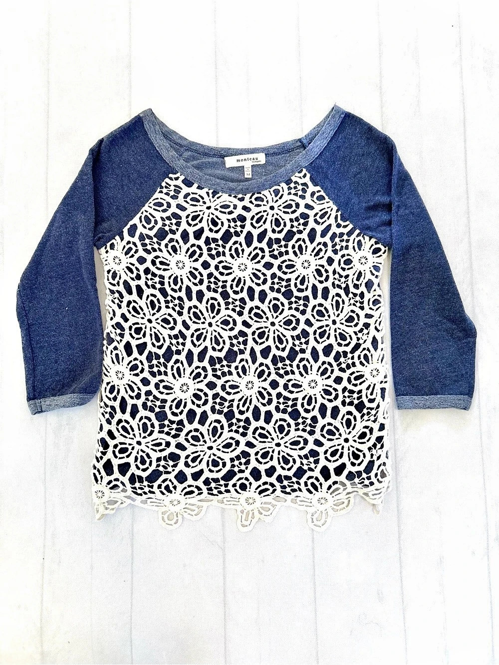 monteau Floral Lace Long Sleeve Top in Blue & White Size Medium